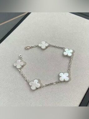 Mother of pearl and white gold 5 motif bracelet